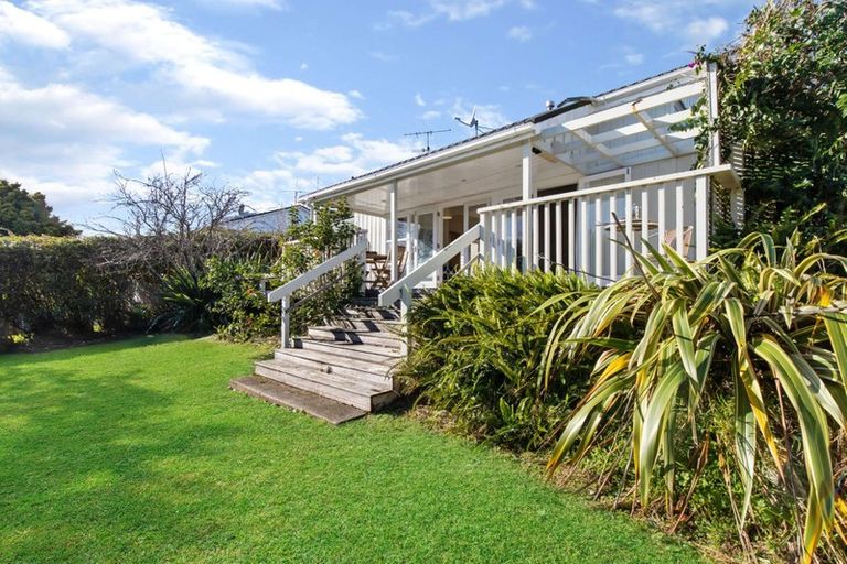 Photo of property in 92 Winara Avenue, Waikanae, 5036
