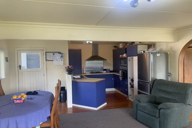 Photo of property in 11 Tawhiti Road, Hawera, 4610