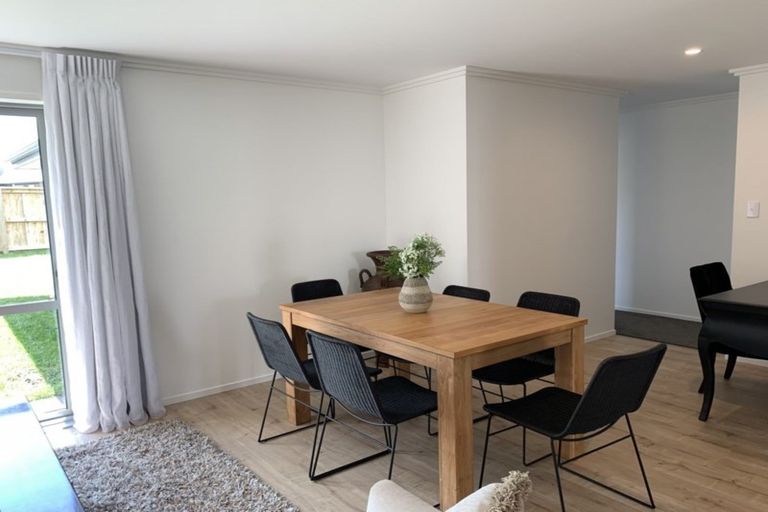 Photo of property in 19 Papa Orchard Drive, Kumeu, 0810