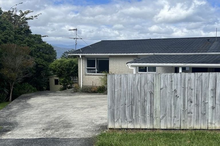 Photo of property in 24 Dowse Drive, Maungaraki, Lower Hutt, 5010