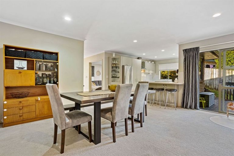 Photo of property in 31 Quincey Place, Massey, Auckland, 0614