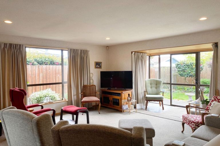 Photo of property in 32 Bowen Street, Upper Riccarton, Christchurch, 8041