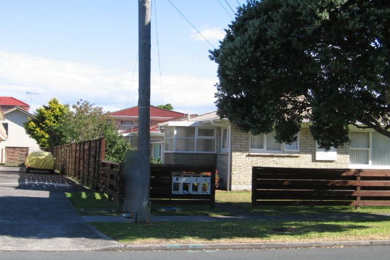 Photo of property in 2/24 Bute Road, Browns Bay, Auckland, 0630