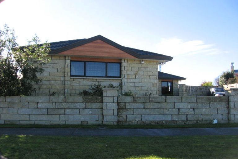 Photo of property in 26 Montana Way, Milson, Palmerston North, 4414