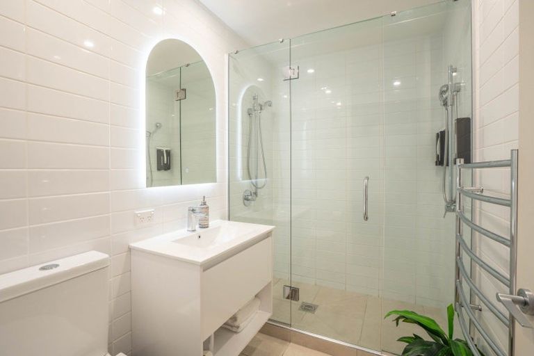 Photo of property in 7/2 Lowell Place, Waipahihi, Taupo, 3330