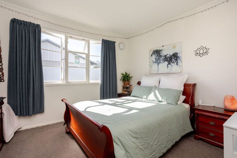 Photo of property in 28 Fox Street, Woodville, 4920