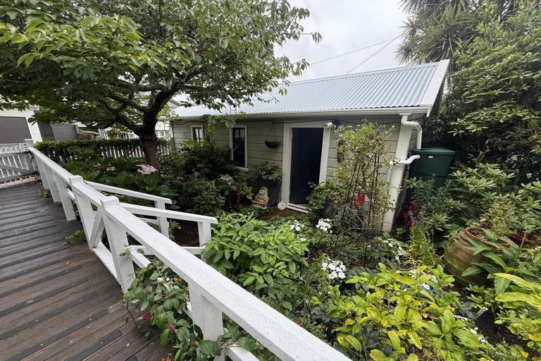Photo of property in 17 Park Street, Thorndon, Wellington, 6011