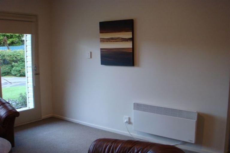 Photo of property in 1/49 Maungaraki Road, Korokoro, Lower Hutt, 5012