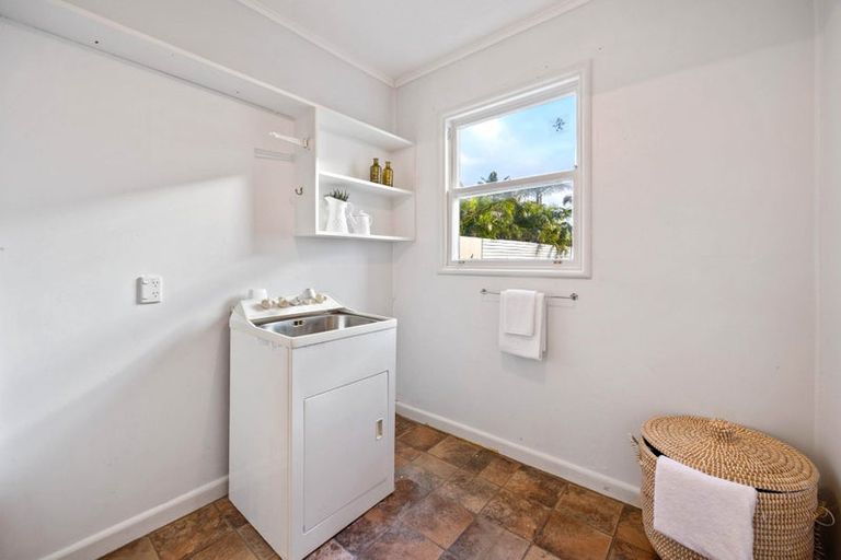 Photo of property in 24 Takutai Avenue, Bucklands Beach, Auckland, 2012