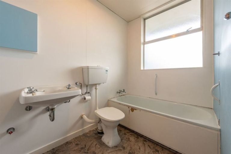 Photo of property in Beresford Apartments, 18/118u Russell Terrace, Berhampore, Wellington, 6023