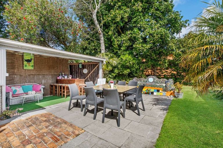 Photo of property in 6 Racecourse Road, Waiuku, 2123