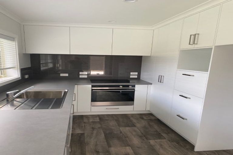 Photo of property in 6a-6b Oswald Place, Stratford, 4332