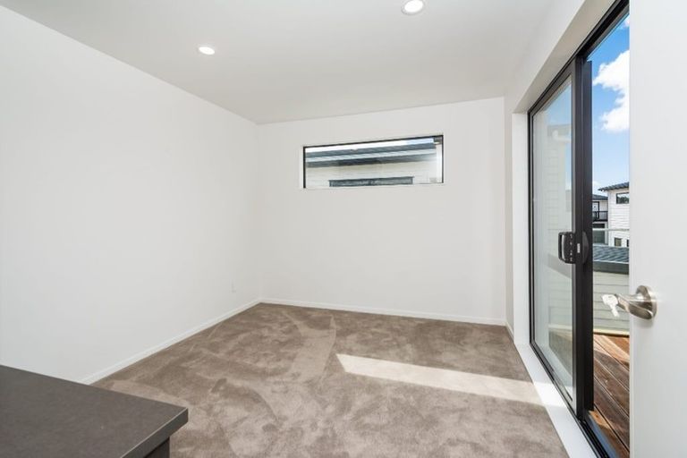 Photo of property in 7 Pihoihoi Place, Hobsonville, Auckland, 0616