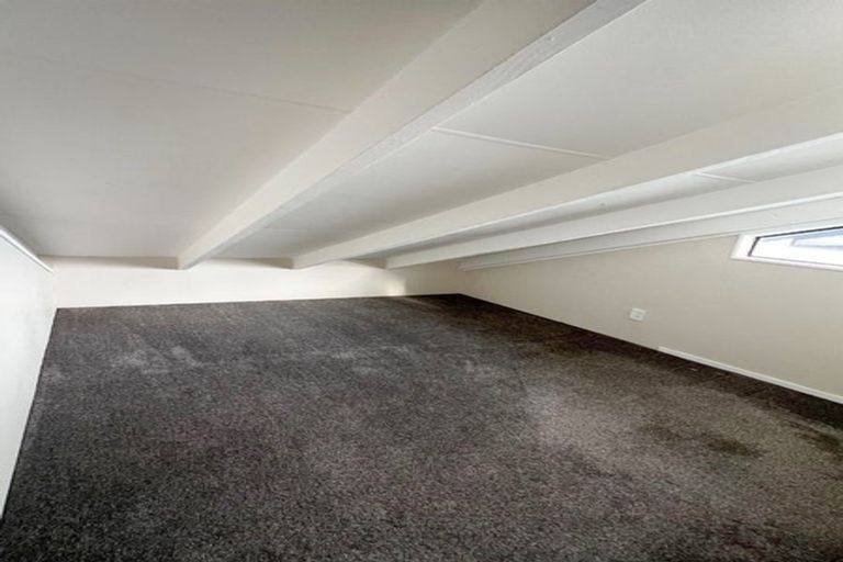 Photo of property in 3/25a Beach Road, Te Atatu Peninsula, Auckland, 0610