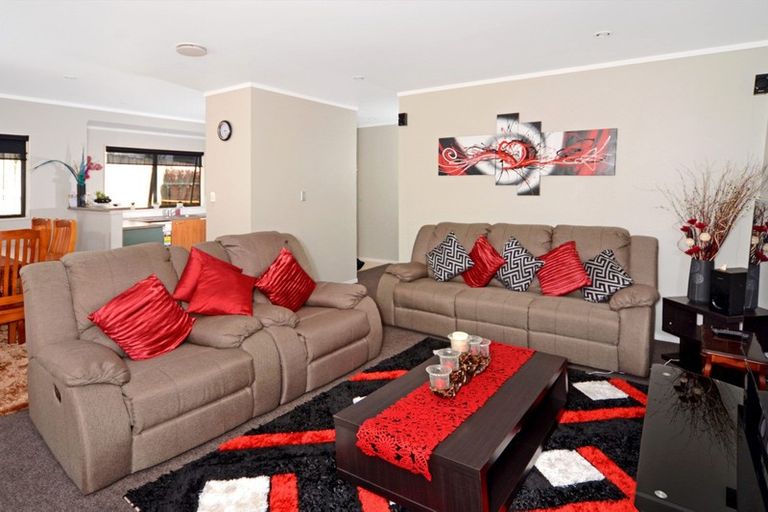 Photo of property in 2/11 Roseneath Place, Birkdale, Auckland, 0626