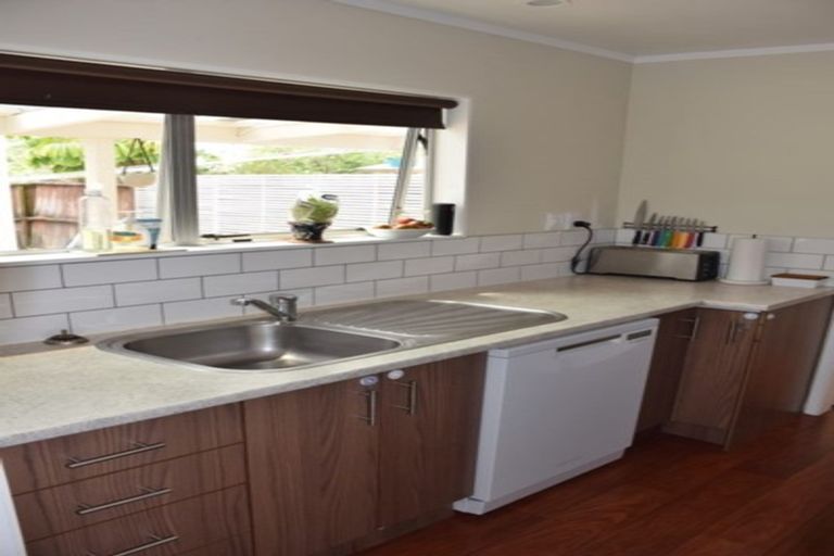 Photo of property in 68 Kohekohe Street, New Lynn, Auckland, 0600