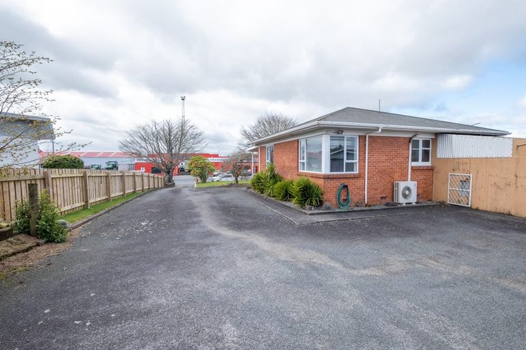 Photo of property in 379 Broadway, Stratford, 4332