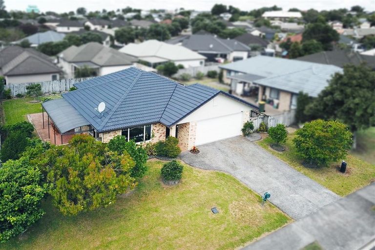 Photo of property in 15 Hillwell Drive, Henderson, Auckland, 0612