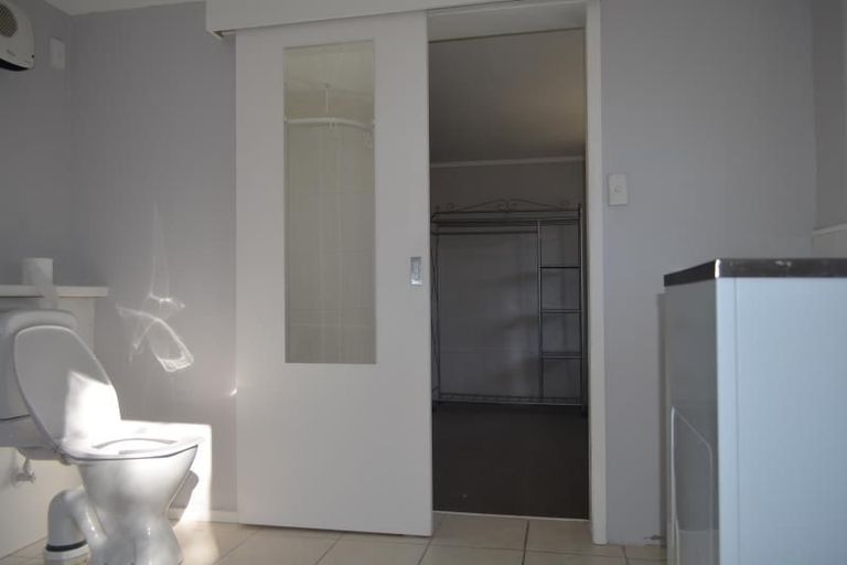 Photo of property in 15 Horokiwi Road West, Newlands, Wellington, 6037