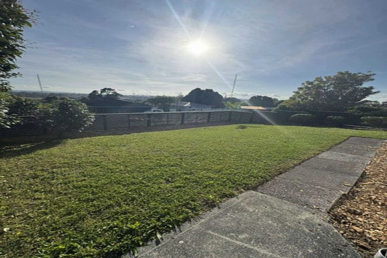 Photo of property in 3 Hartley Terrace, Massey, Auckland, 0614