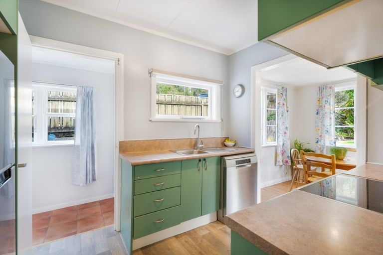 Photo of property in 35 Elmslie Road, Pinehaven, Upper Hutt, 5019