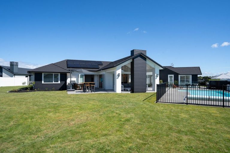 Photo of property in 12 Mike Smith Drive, Cambridge, 3434