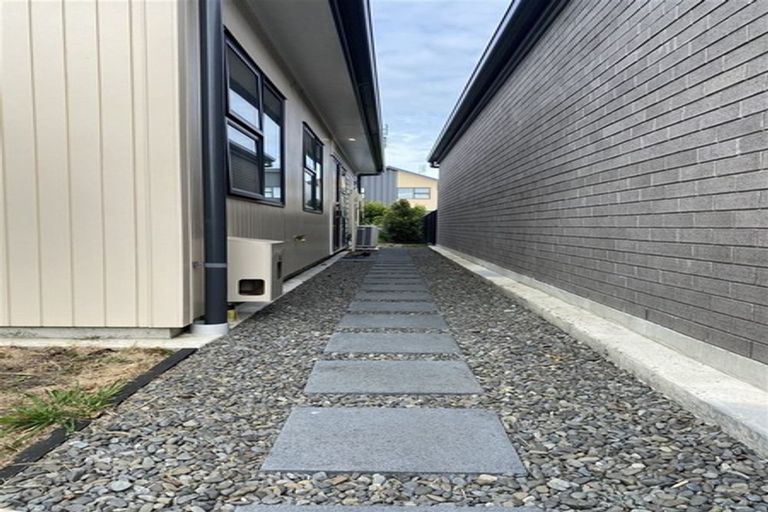 Photo of property in 32 Liberation Road, Papakura, 2110