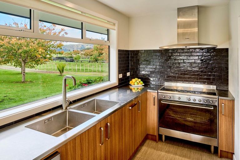 Photo of property in 140 School Road, Te Horo, Otaki, 5582