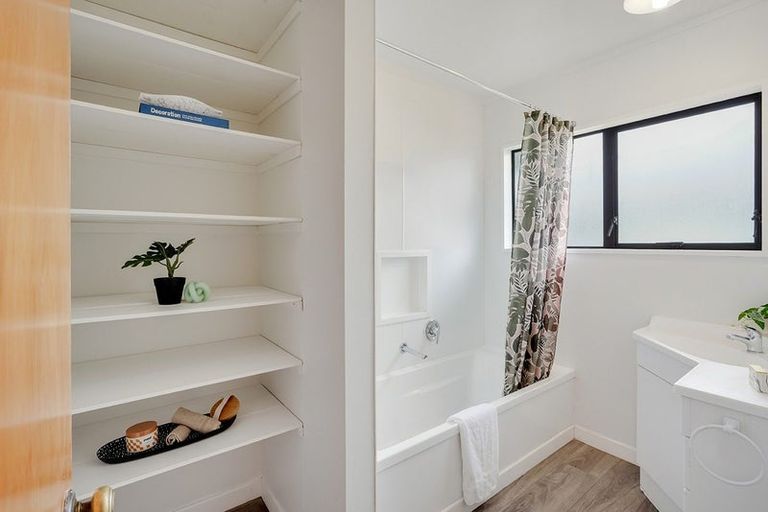 Photo of property in 76a Kahikatea Drive, Melville, Hamilton, 3206