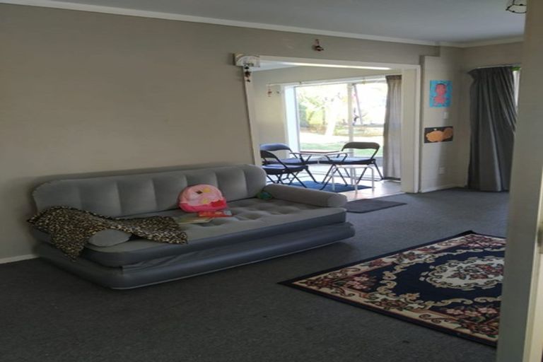 Photo of property in 1/83 Mcleod Road, Te Atatu South, Auckland, 0610