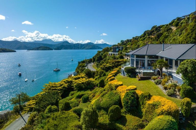 Photo of property in 8 Marina View, Waikawa, Picton, 7281