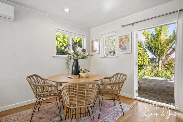 Photo of property in 422a Old Te Atatu Road, Te Atatu Peninsula, Auckland, 0610