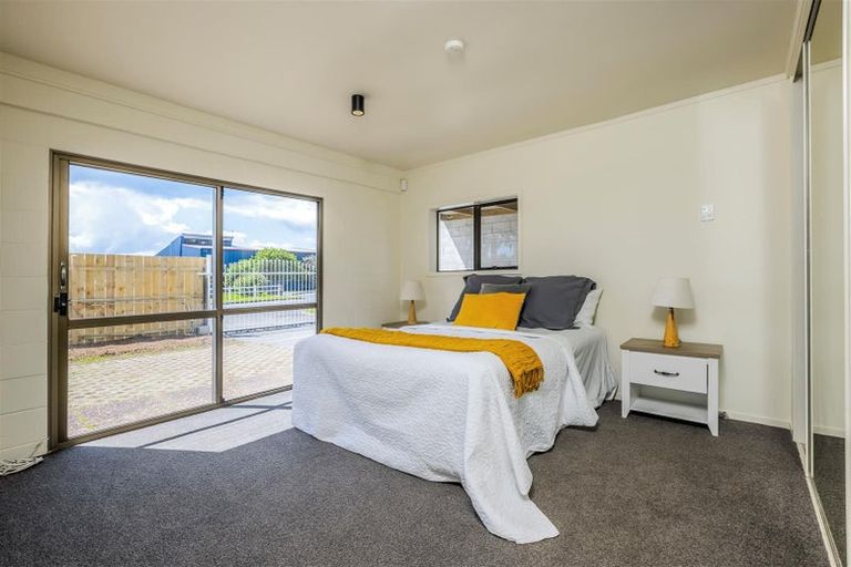 Photo of property in 1/53 Butley Drive, Farm Cove, Auckland, 2012