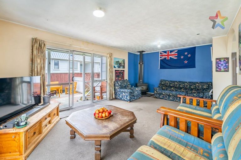 Photo of property in 1a Randwick Crescent, Moera, Lower Hutt, 5010