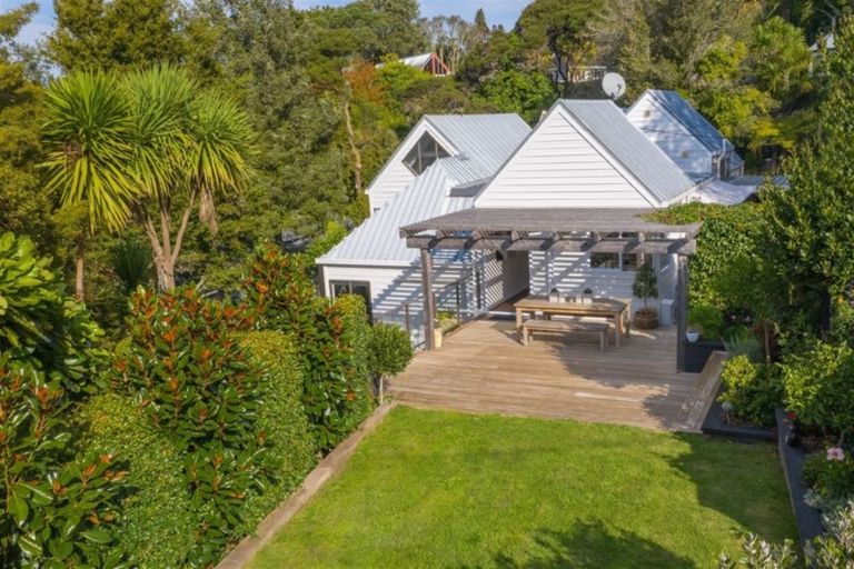 Photo of property in 27 Le Roy Terrace, Birkenhead, Auckland, 0626