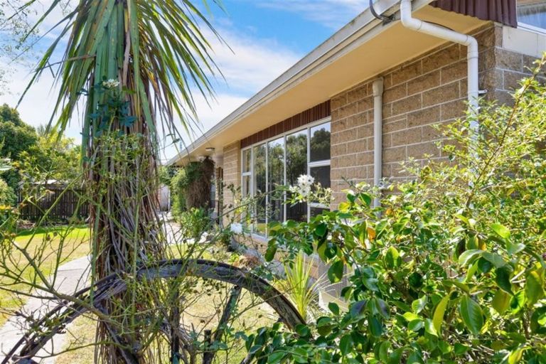 Photo of property in 1 Fraser Place, Rangiora, 7400