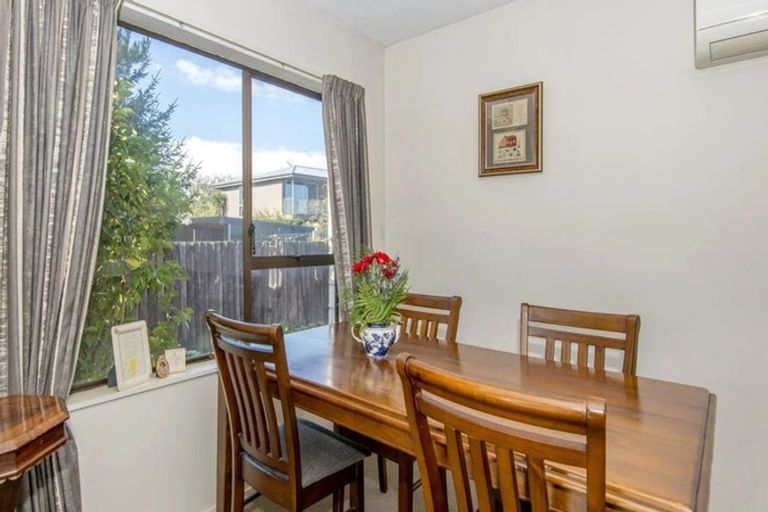 Photo of property in 2/92 North Avon Road, Richmond, Christchurch, 8013