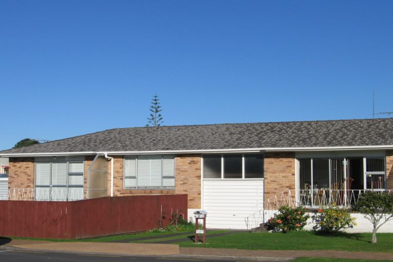 Photo of property in 2/26 Moana Avenue, Orewa, 0931