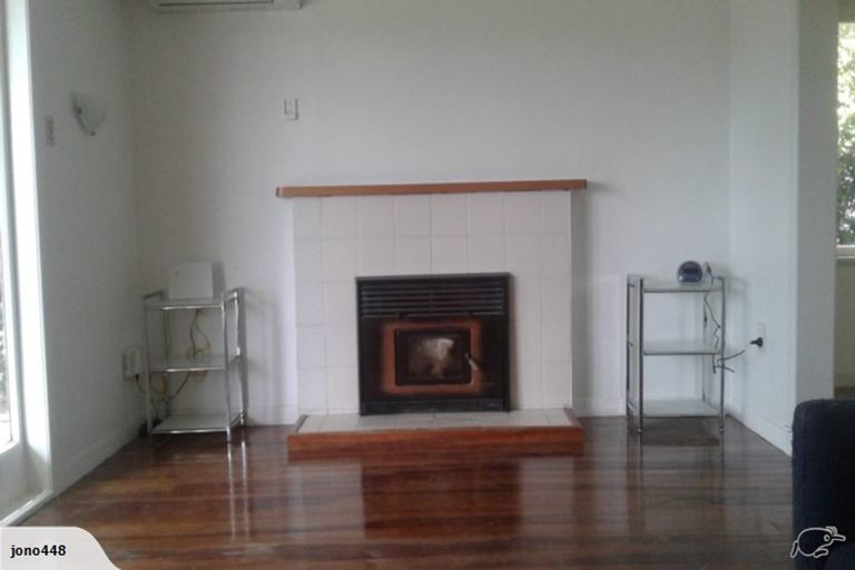 Photo of property in 2/6 Inglis Street, Birkenhead, Auckland, 0626