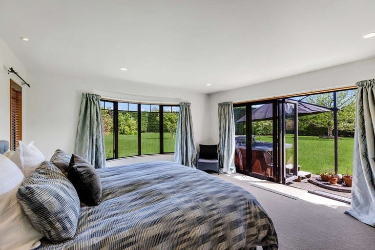 Photo of property in 27 Pohutukawa Drive, Levin, 5571