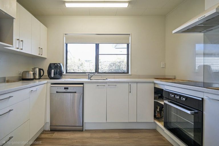 Photo of property in 2/411 Avenue Road West, Hastings, 4122