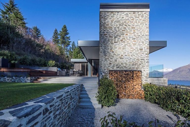 Photo of property in 10 Pinnacle Place, Queenstown, 9300