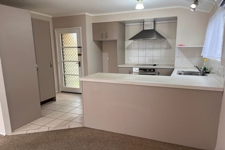 Photo of property in 2/5 Merriefield Avenue, Forrest Hill, Auckland, 0620