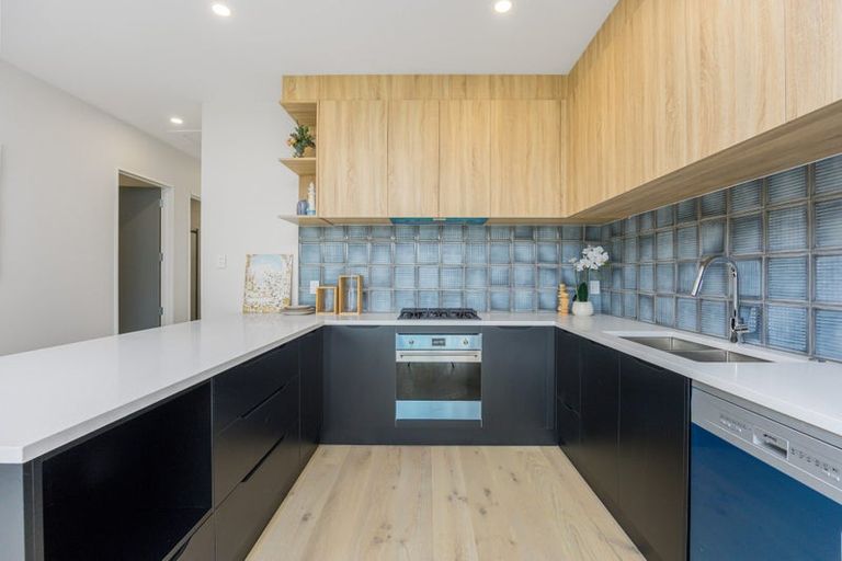 Photo of property in 128 Skulander Crescent, Orewa, 0931