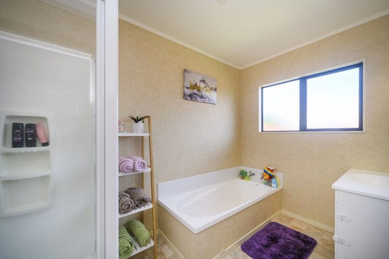 Photo of property in 12 Jordan Way, Kelvin Grove, Palmerston North, 4414