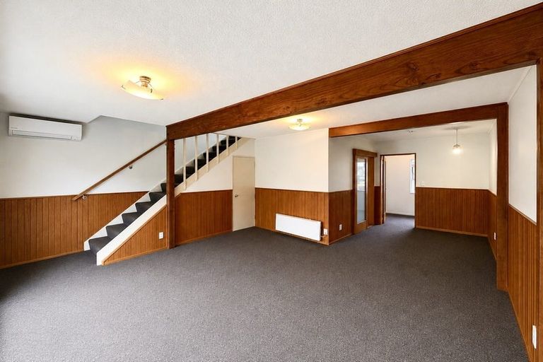 Photo of property in 24 Wagon Road, Stokes Valley, Lower Hutt, 5019