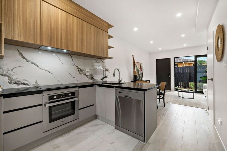 Photo of property in 39 Brandon Road, Glen Eden, Auckland, 0602