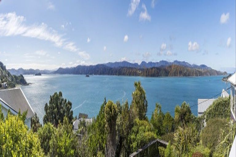 Photo of property in 22 Tai Paku Paku Road, Karaka Bays, Wellington, 6022