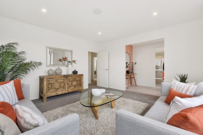 Photo of property in 19 Waituarua Drive, Takanini, 2112