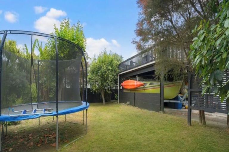 Photo of property in 38 Beach Road, Te Atatu Peninsula, Auckland, 0610